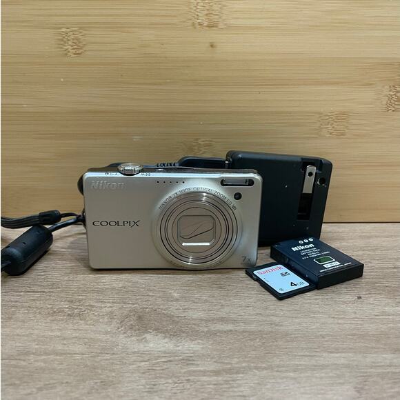 Nikon Coolpix S6000 Silver Digital Camera Tested Works - See Description - Picture 1 of 5